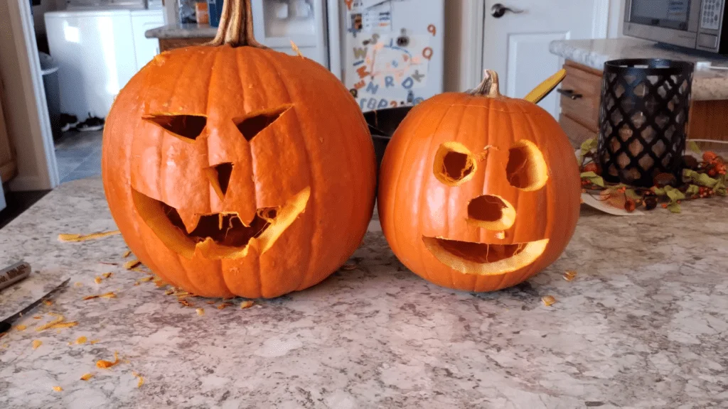 Carving Jack-o'-lantern fun activity - bladesjournal