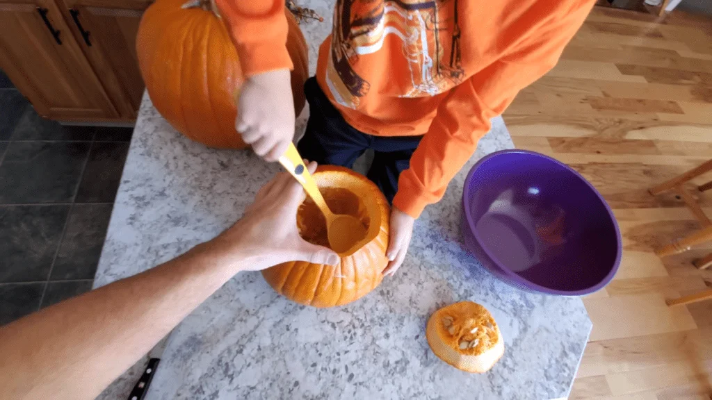 Carving Jack-o'-lantern fun activity - bladesjournal